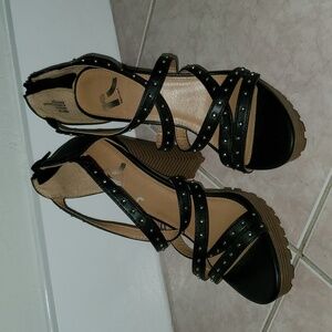 High chunk heel . Black with silver details. Comfortable. Size 7.5. Worn twice